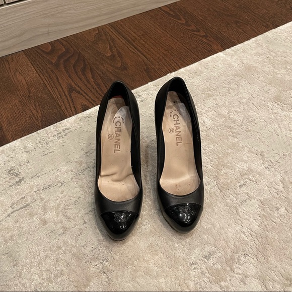 Chanel Black Patent Cap Pump - Picture 10 of 12